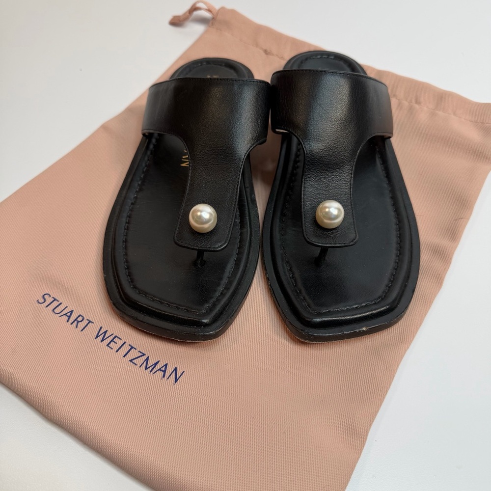 Stuart Weitzman Goldie Flat Sandal- Black leather with Pearl- dust bag and box